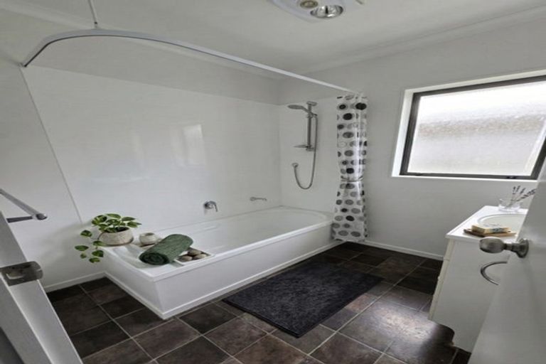 Photo of property in 1 Pandora Rise, Huntly, 3700