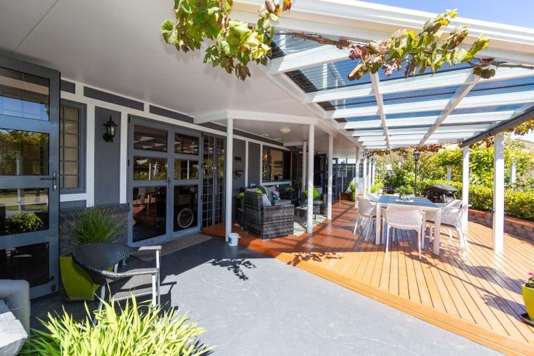 Photo of property in 38 Kensington Drive, Taradale, Napier, 4112