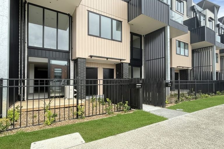 Photo of property in 12/18 Karengo Street, Long Bay, Auckland, 0630