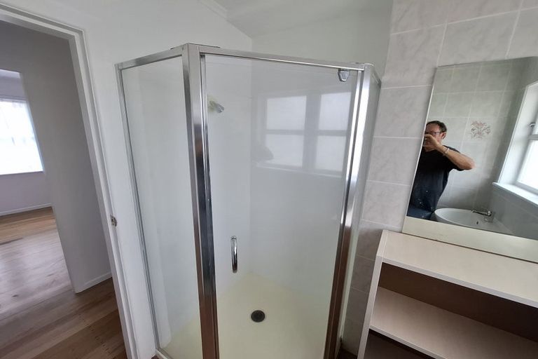 Photo of property in 28 Plumley Crescent, Mangere, Auckland, 2022