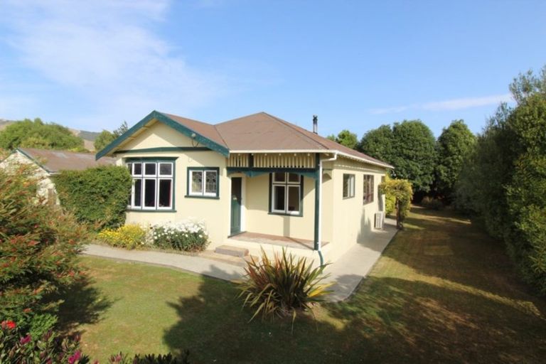 Photo of property in 90 Rhodes Street, Waimate, 7924