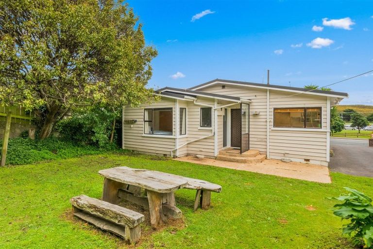 Photo of property in 94 Mana Esplanade, Paremata, Porirua, 5026