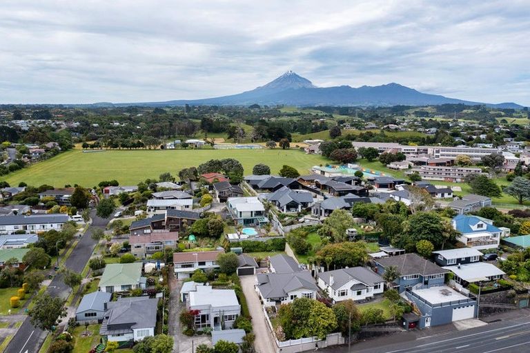 Photo of property in 181 Tukapa Street, Westown, New Plymouth, 4310