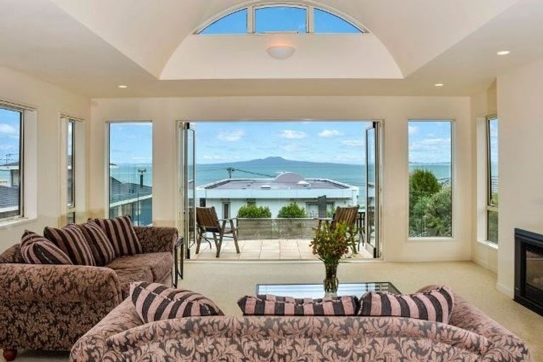 Photo of property in 33a Manly Esplanade, Browns Bay, Auckland, 0630