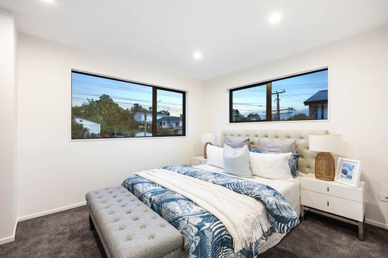 Photo of property in 2/81 Vodanovich Road, Te Atatu South, Auckland, 0610