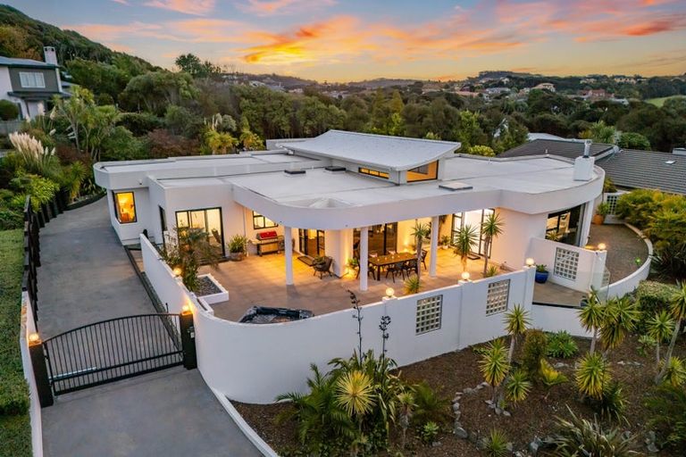 Photo of property in 1 Young Nicks Lane, Whitby, Porirua, 5024