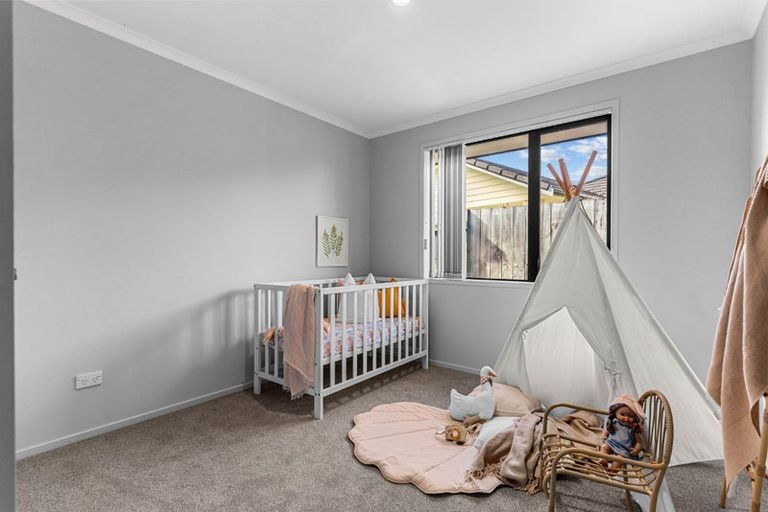 Photo of property in 4 Kowi Lakes Drive, One Tree Point, 0118