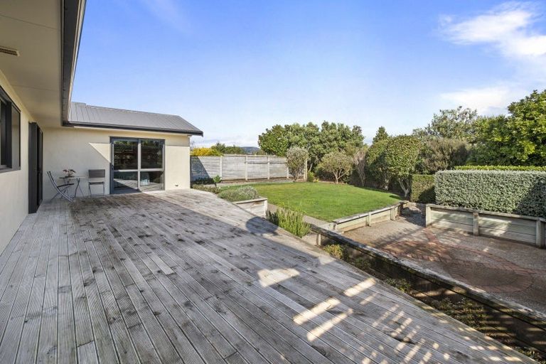 Photo of property in 11 Silkwood Place, Fitzherbert, Palmerston North, 4410