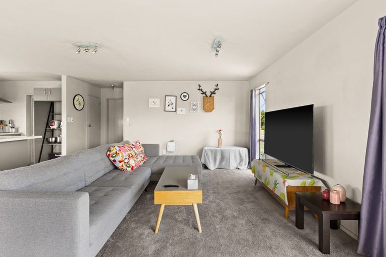 Photo of property in 102 Freyberg Avenue, Tamatea, Napier, 4112