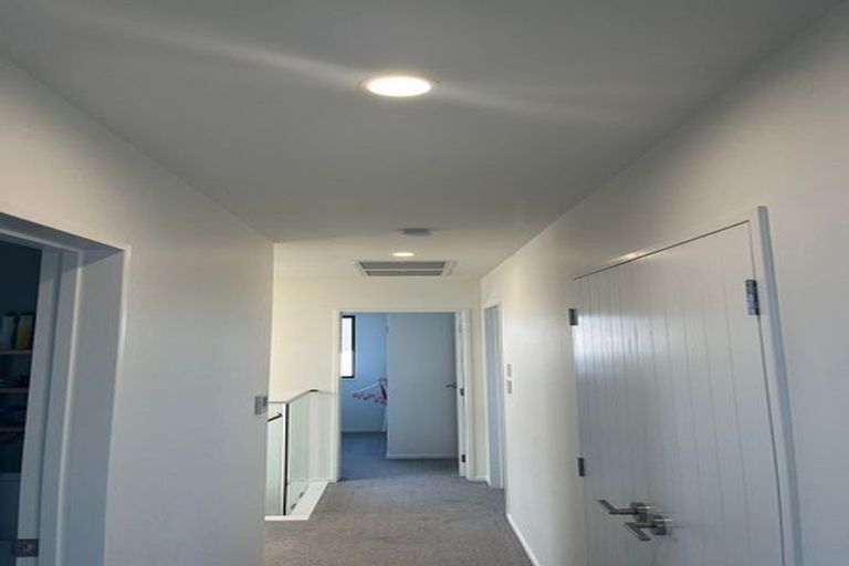 Photo of property in 5d Sorrel Crescent, Bucklands Beach, Auckland, 2012