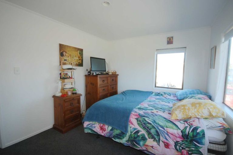 Photo of property in 11 Elvira Place, Ranui, Auckland, 0612