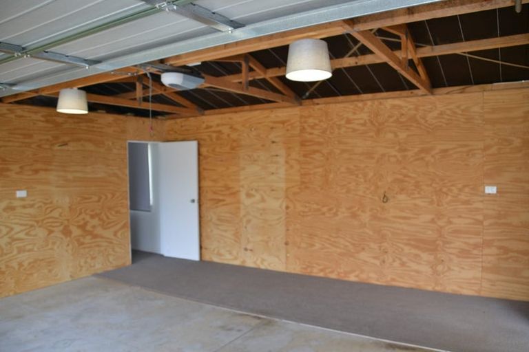 Photo of property in 580 Burtt Road, Runciman, Drury, 2578