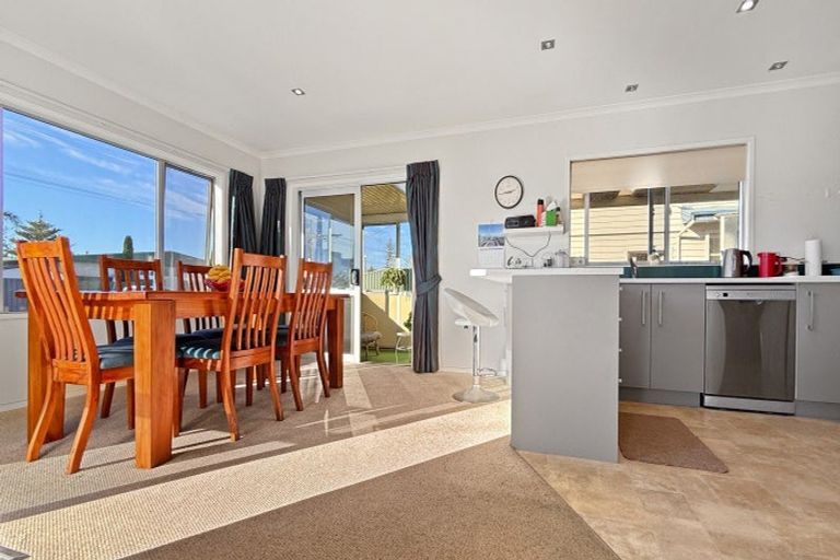 Photo of property in 52 Charles Street, Westshore, Napier, 4110