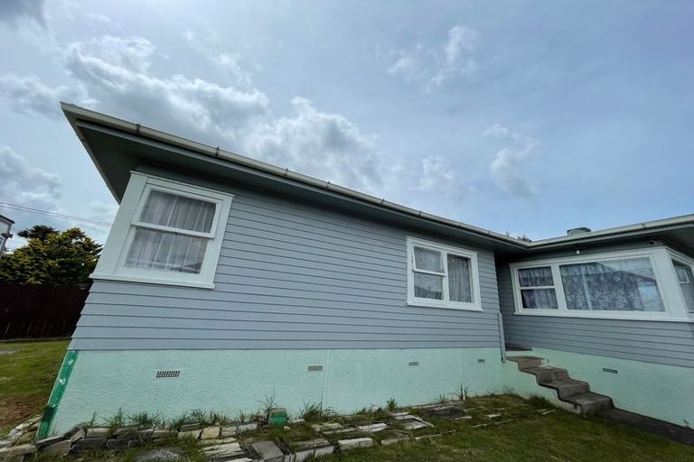 Photo of property in 8 Albert Road, Kelston, Auckland, 0602