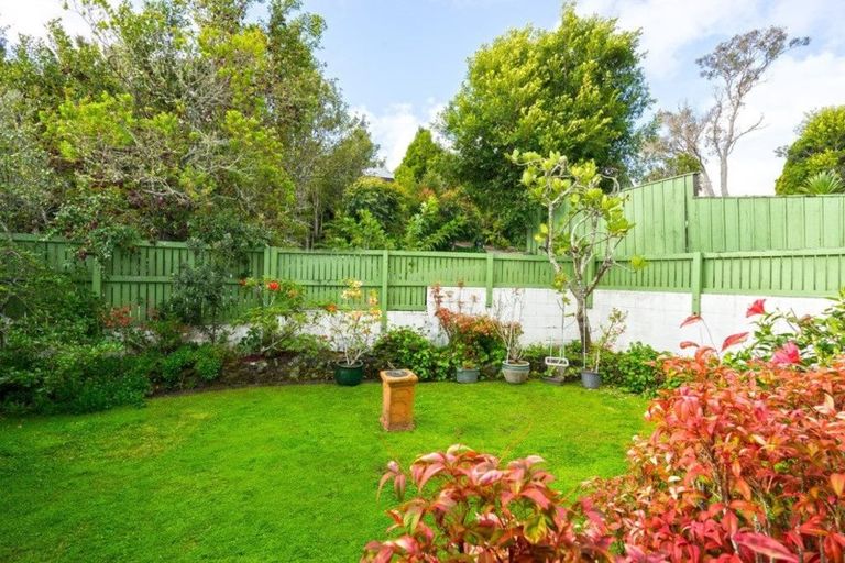 Photo of property in 8 Mappin Place, Chatswood, Auckland, 0626