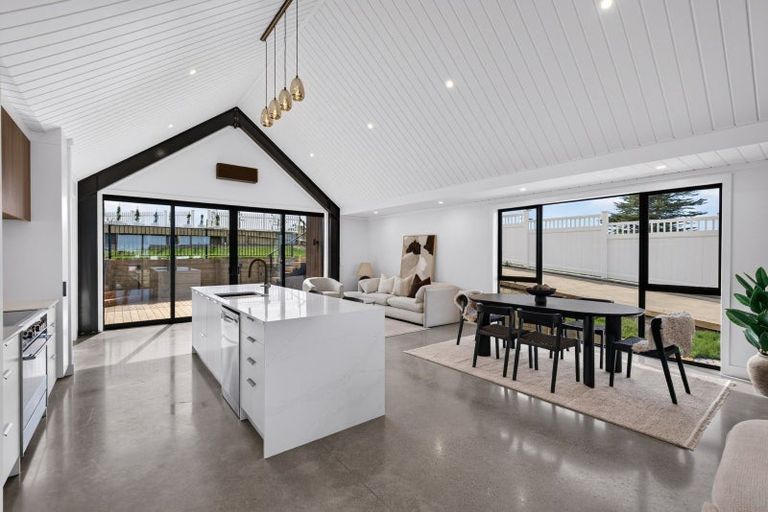 Photo of property in 21 Annie Aranui Drive, Poraiti, 4182