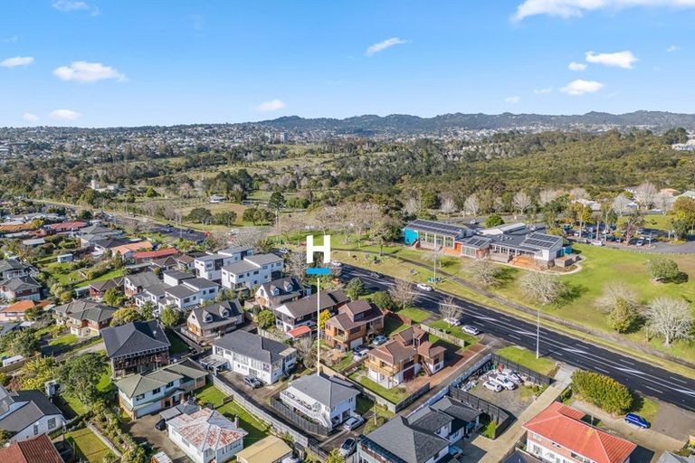 Photo of property in 4233 Great North Road, Glendene, Auckland, 0602