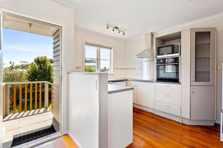 Photo of property in 9 Stokes Avenue, Te Atatu Peninsula, Auckland, 0610