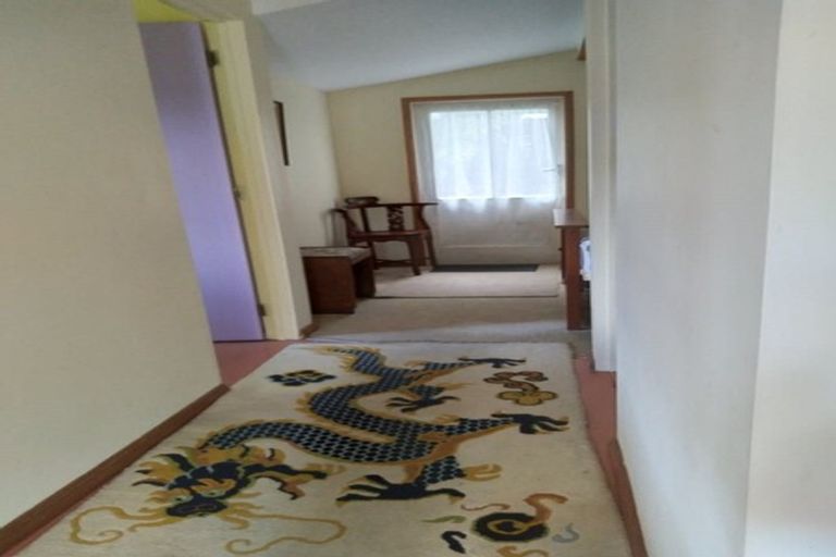 Photo of property in 92 Wyndham Road, Pinehaven, Upper Hutt, 5019