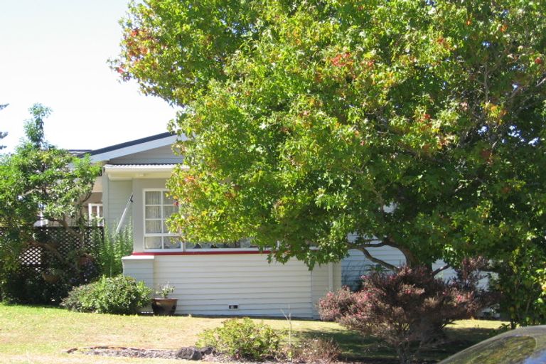 Photo of property in 4 Wernham Place, Northcote, Auckland, 0626