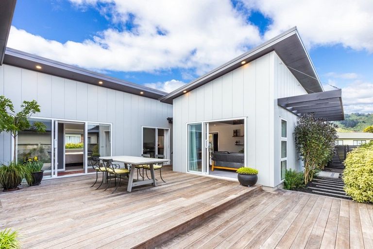 Photo of property in 18 Lakemere Way, Kinloch, Taupo, 3377