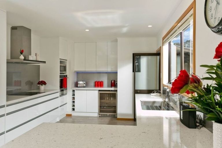 Photo of property in 72 Matipo Road, Mairangi Bay, Auckland, 0630