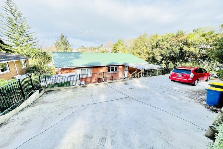 Photo of property in 42 West Lynn Road, Titirangi, Auckland, 0604