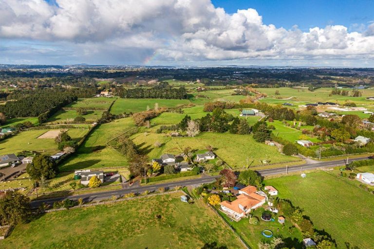 Photo of property in 389 Taupaki Road, Kumeu, 0892