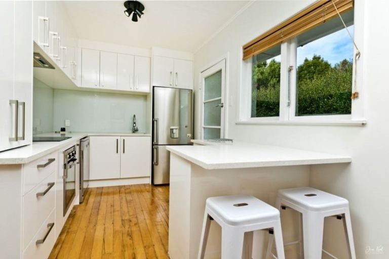 Photo of property in 10 Thomas Rea Place, Te Atatu South, Auckland, 0610