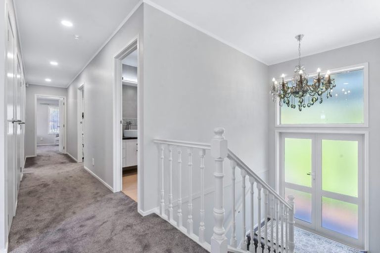 Photo of property in 18 Murano Place, Chatswood, Auckland, 0626