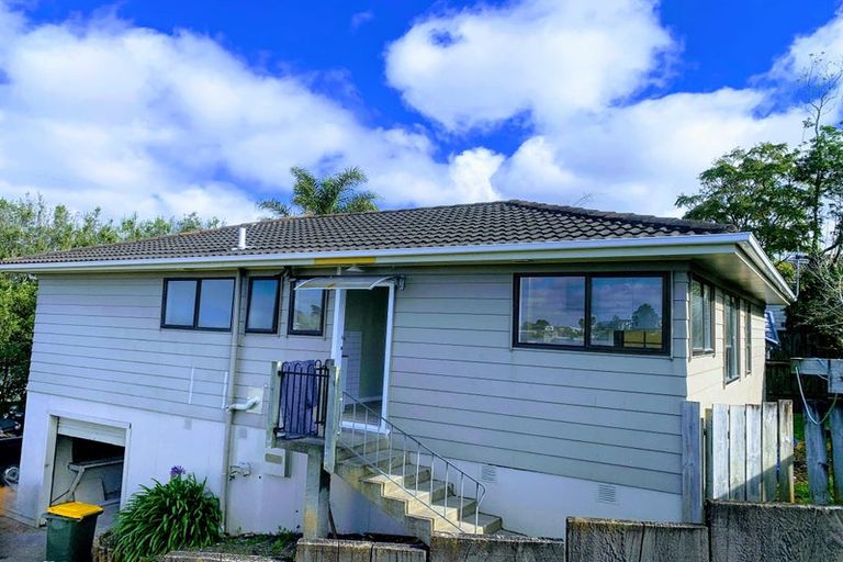 Photo of property in 22 Peterhouse Place, West Harbour, Auckland, 0618
