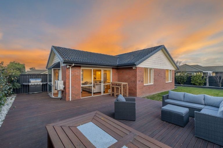 Photo of property in 6 Ronald George Place, Parklands, Christchurch, 8083
