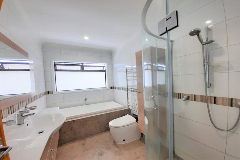 Photo of property in 37 Parkhill Road, Mellons Bay, Auckland, 2014