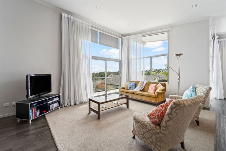 Photo of property in 74 Rivervale Grove, Stanmore Bay, Whangaparaoa, 0932