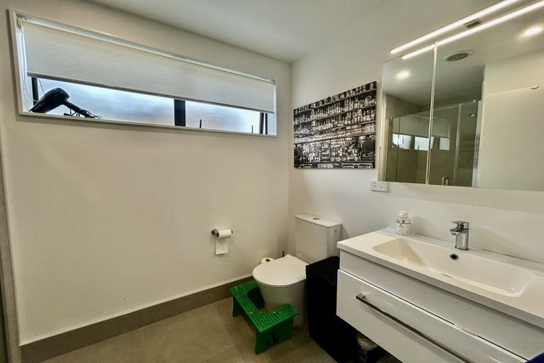 Photo of property in 1a Lowe Street, Belmont, Auckland, 0622
