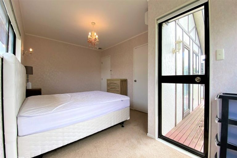 Photo of property in 16 Cherub Place, West Harbour, Auckland, 0618