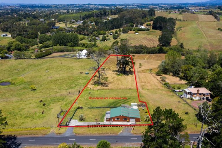 Photo of property in 137 Tawa Road, Kumeu, 0891