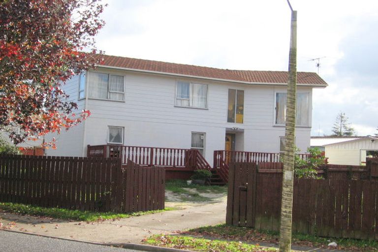 Photo of property in 82 Sikkim Crescent, Clover Park, Auckland, 2019