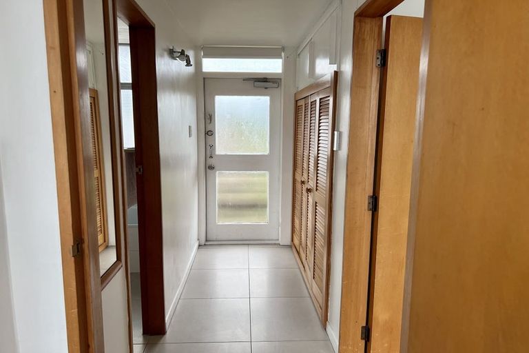 Photo of property in Beresford Apartments, 12/118 Russell Terrace, Berhampore, Wellington, 6023