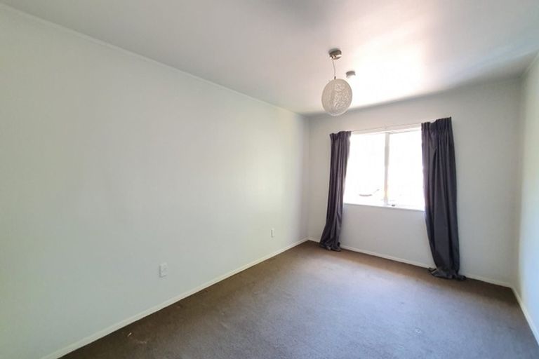 Photo of property in 2/43 Seabrook Avenue, New Lynn, Auckland, 0600