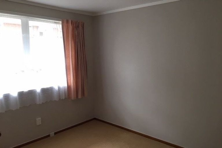 Photo of property in 2/23 Poinsettia Place, Henderson, Auckland, 0610