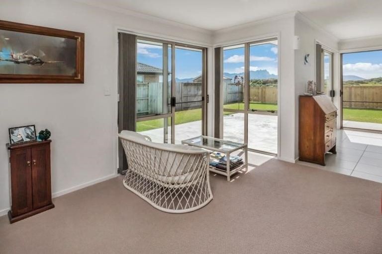 Photo of property in 21 Wai Place, One Tree Point, 0118