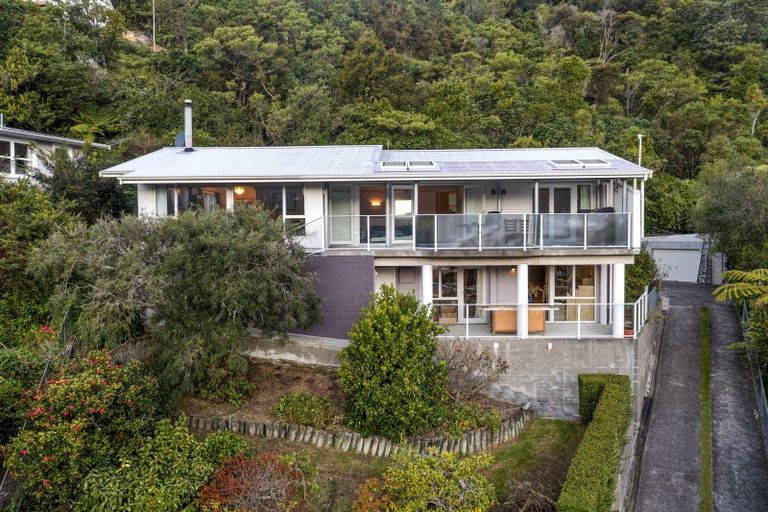 Photo of property in 29 Seaview Crescent, Picton, 7220