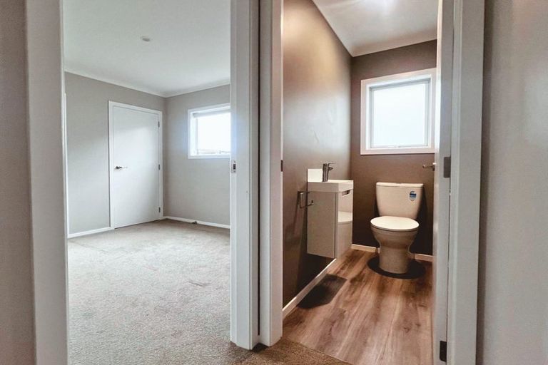 Photo of property in 16 Koru Loop, Paraparaumu, 5032