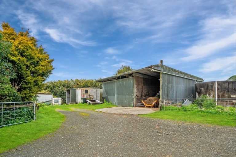 Photo of property in 107 Cemetery Road, Wainui, 0992