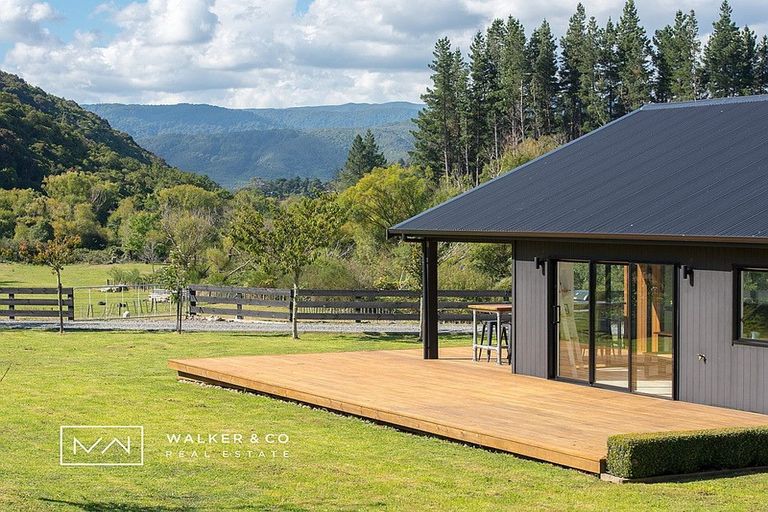 Photo of property in 47 Mount Marua Drive, Maymorn, Upper Hutt, 5018