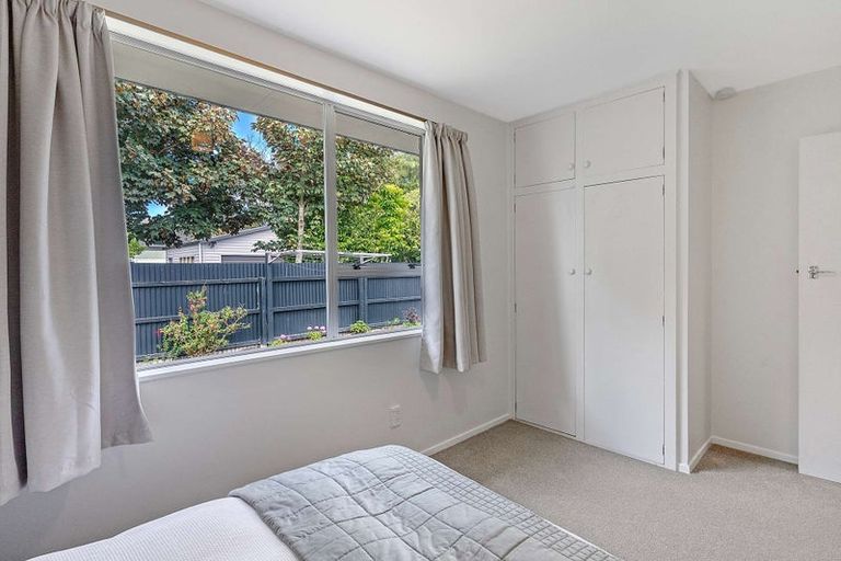 Photo of property in 2/3 Sawtell Place, Northcote, Christchurch, 8052