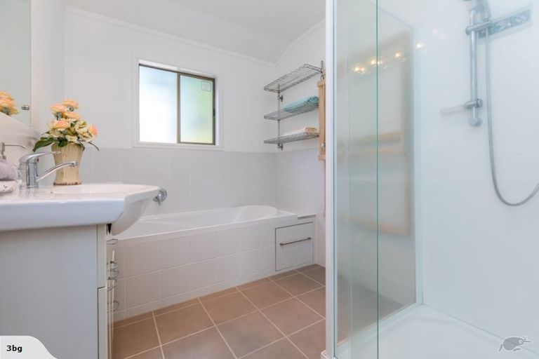 Photo of property in 1/62 Stapleford Crescent, Browns Bay, Auckland, 0630