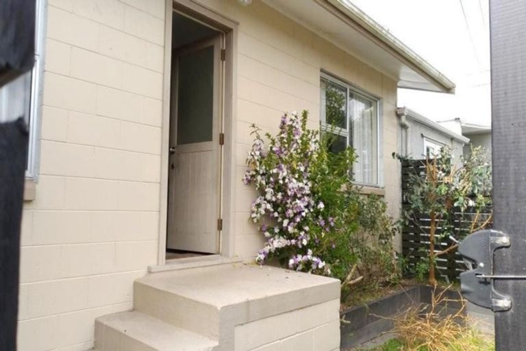Photo of property in 2/138 Rangatira Road, Beach Haven, Auckland, 0626