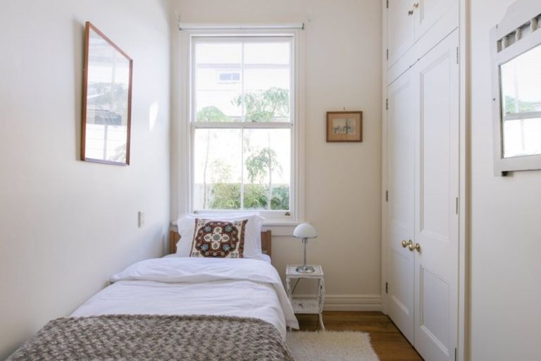 Photo of property in 42 Queen Street, Northcote Point, Auckland, 0627